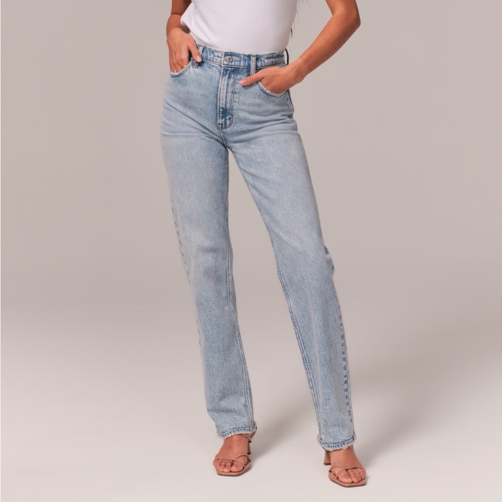 Abercrombie & Fitch Curve Love Ultra High Rise 90s Straight Jean Size 27 4
